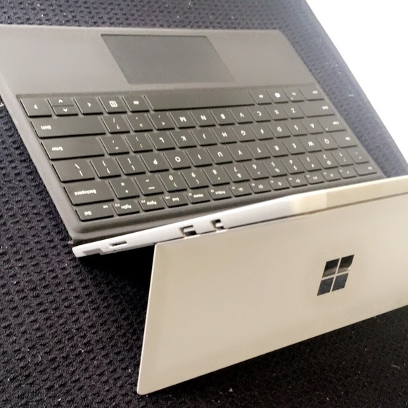 Microsoft Surface pro - Picture 8 of 8